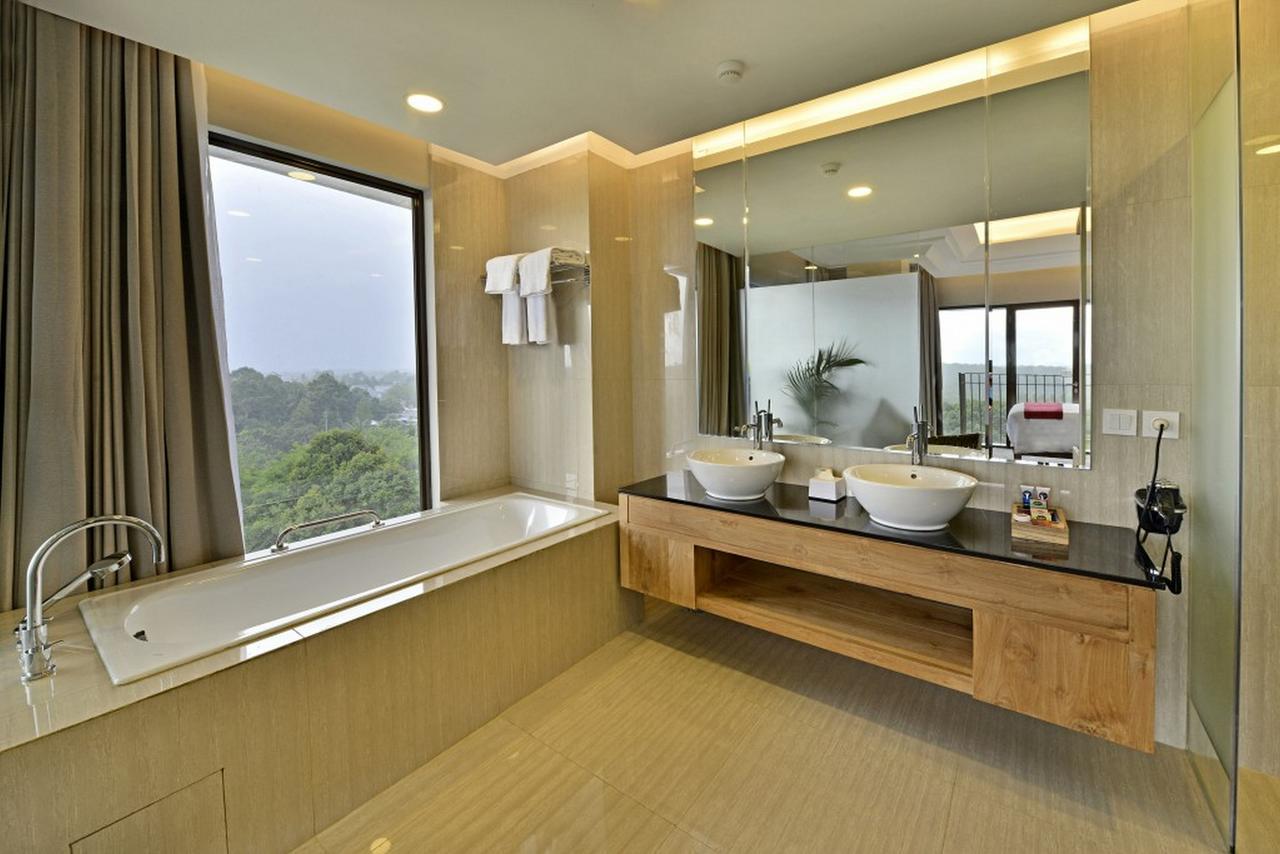 Famvida Hotel Lubuklinggau Habitación foto